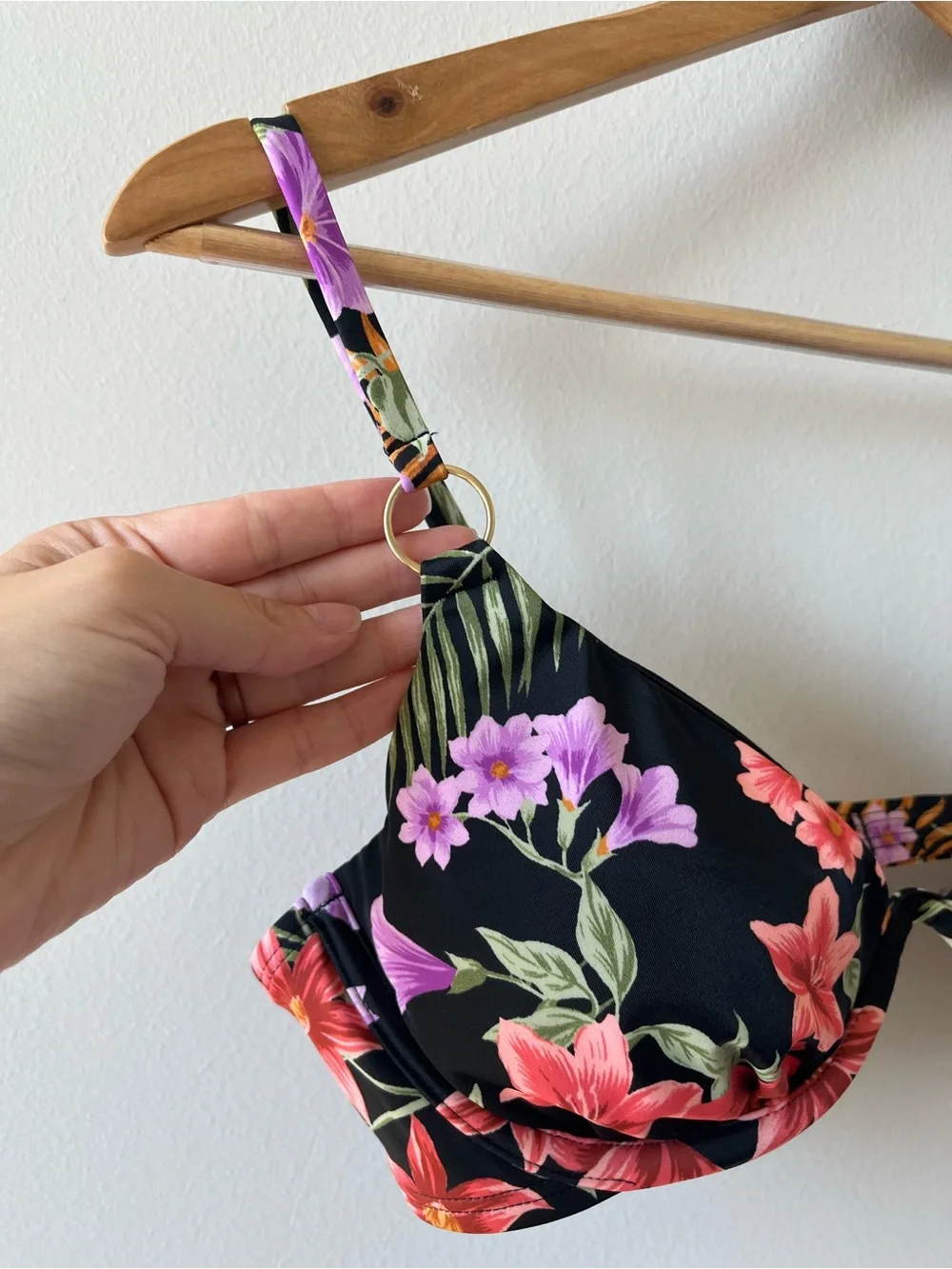 Shade & Shore Women’s Black Underwire Floral Bikini Top 36B NWT Ring Detail